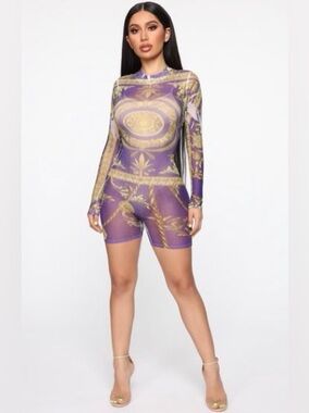 PURPLE/WHITE/GOLD CHAIN PRINT ROMPER *DAMAGED*